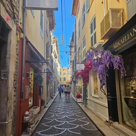 Apartament 2 Pieces Au Coeur Du Vieil Antibes