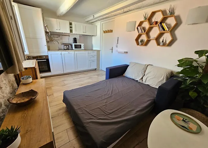 2 Pieces Au Coeur Du Vieil * Antibes