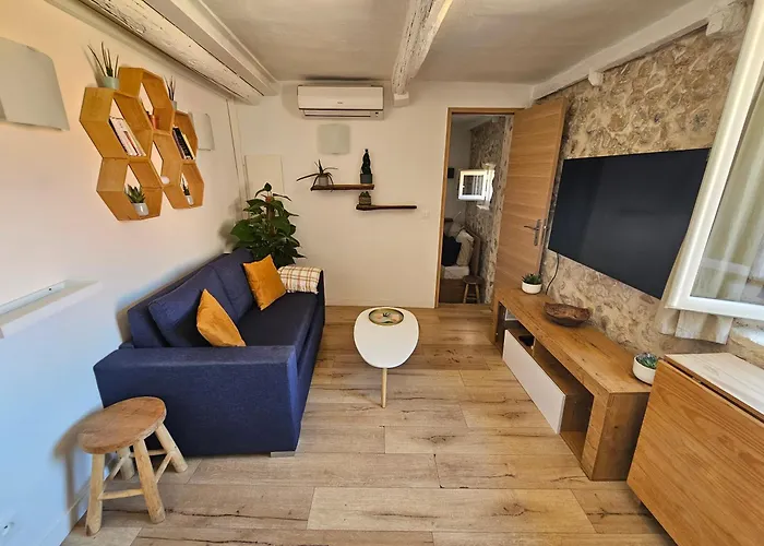 2 Pieces Au Coeur Du Vieil Daire Antibes